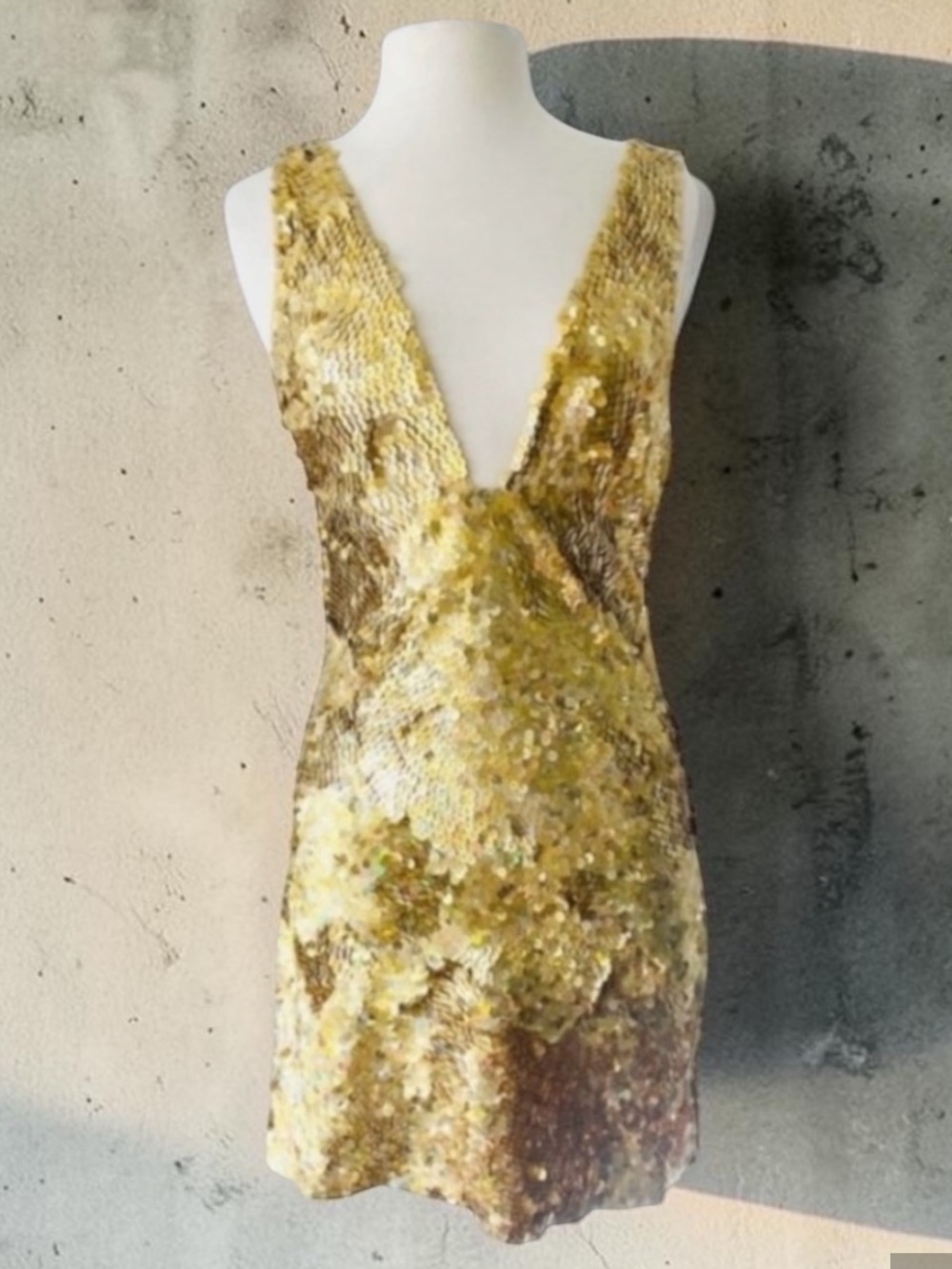 VTG PINKO GOLD SEQUIN MINI COCKTAIL PLUNGE NECKLINE DRESS SIZE 6
